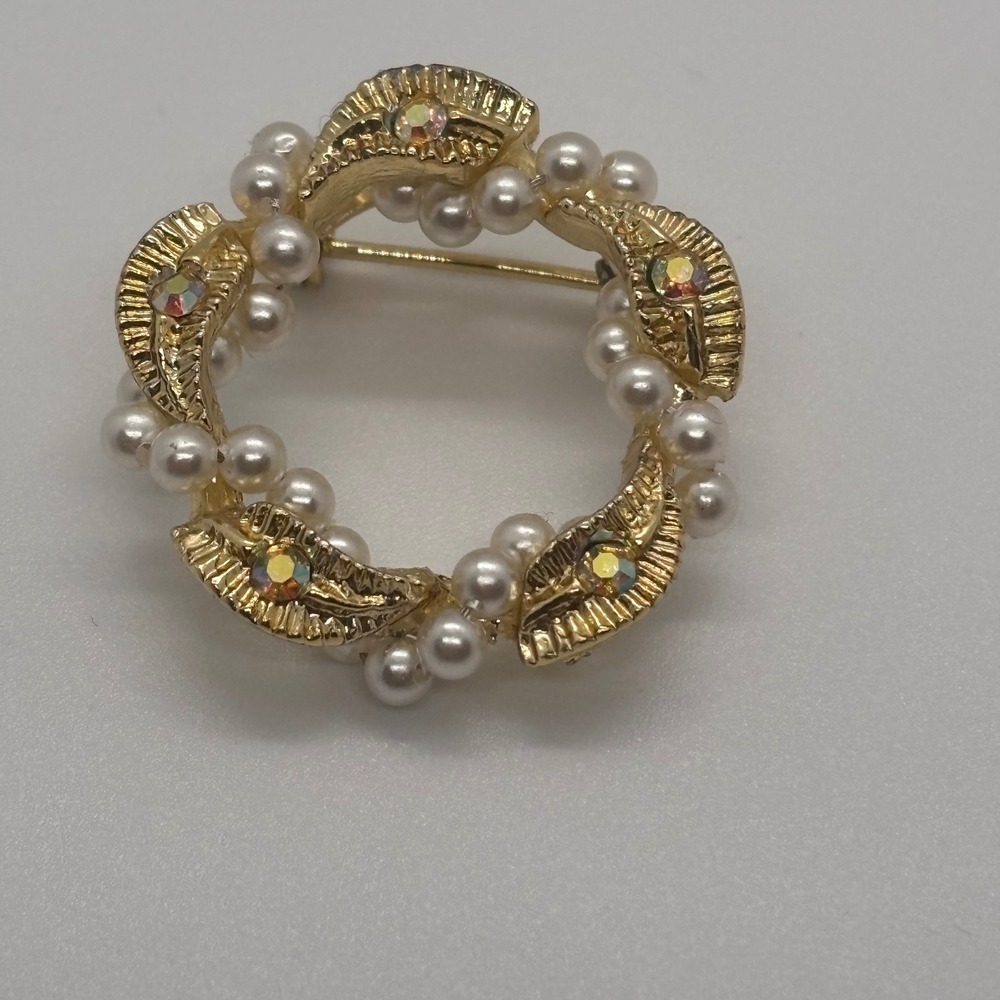 Gold Tone Pearl Wreath Brooch Pin with Aurora Borealis Accents‎